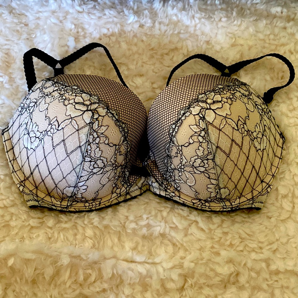 Beautiful, soft blush, Victoria’s Secret bra. 34DD